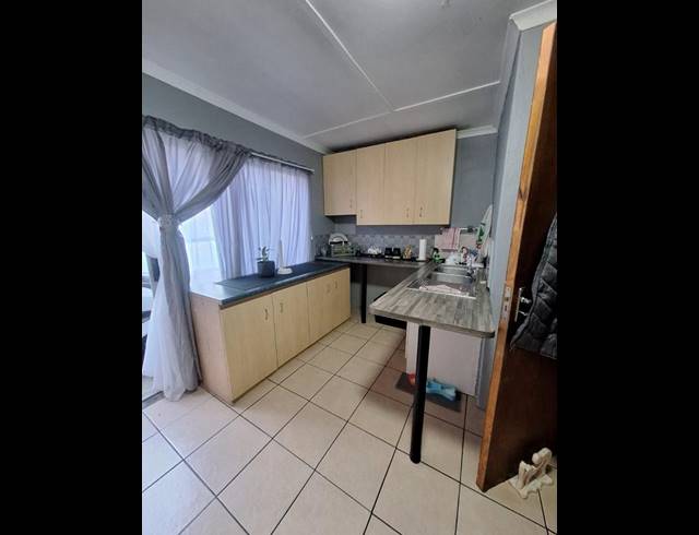 1 BEDROOM PROPERTY TO RENT IN GOODWOOD CENTRAL
